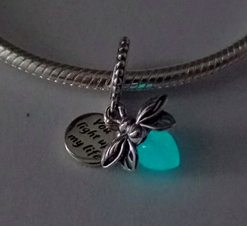 Charm Luciérnaga Luminosa
