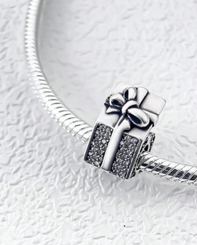 Charm Caja de Regalo con Corazón