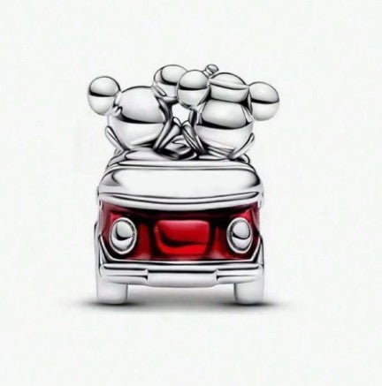 Charm Mickey y Minnie en coche – Un Viaje Lleno de Amor 🚗❤️