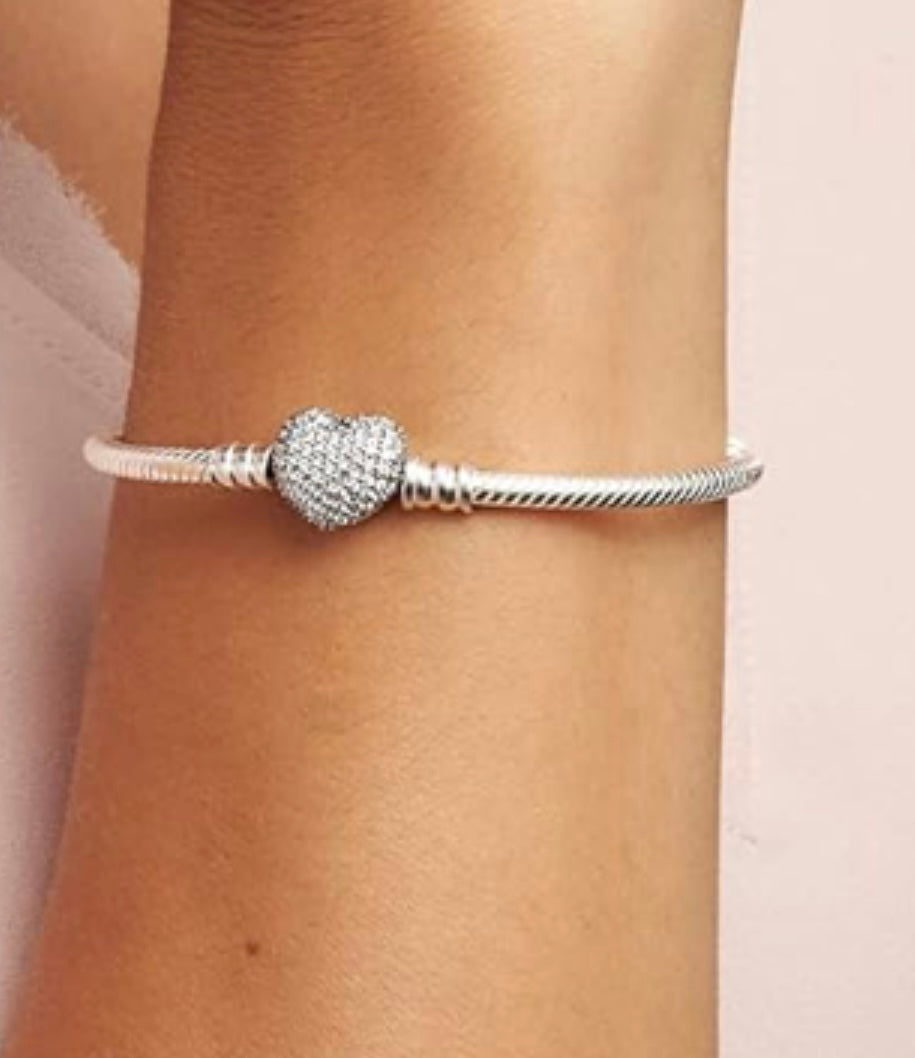 Pulsera con cierre de corazón en pavé