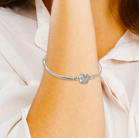 Pulsera cadena de Serpiente con Cierre forma de Huella con Brillantes