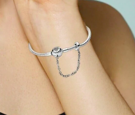 Pulsera de Cadena de Serpiente con Cierre de Esfera, Corazón Brillante FOREVER