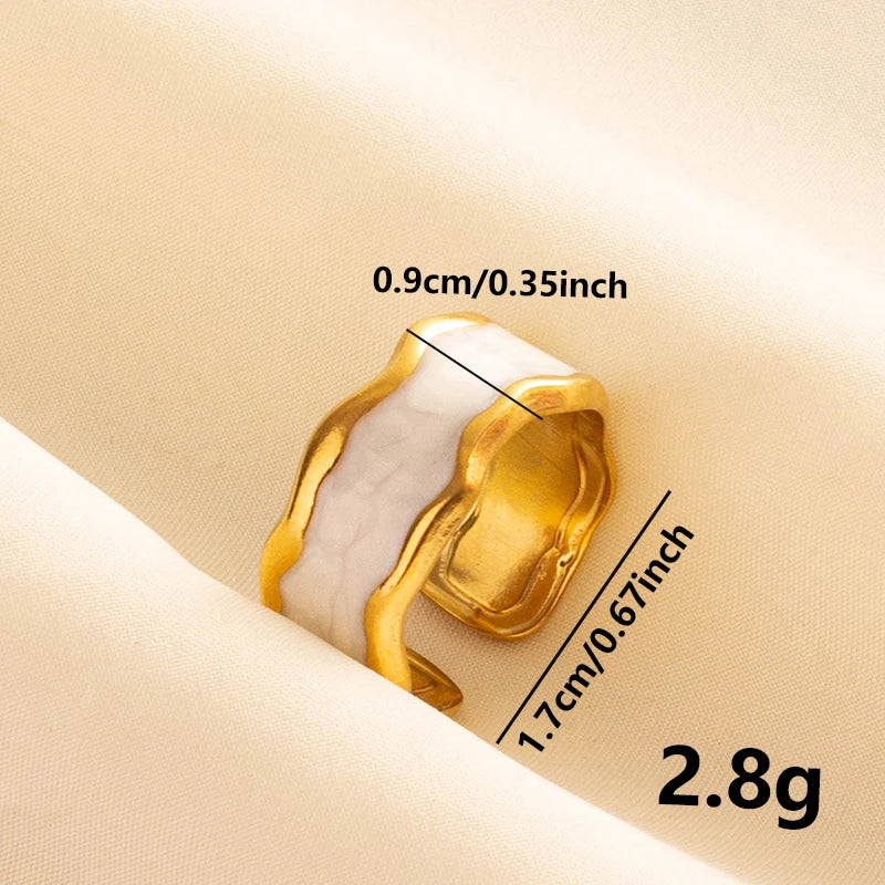 Anillos Dorados con Detalles Nacarados