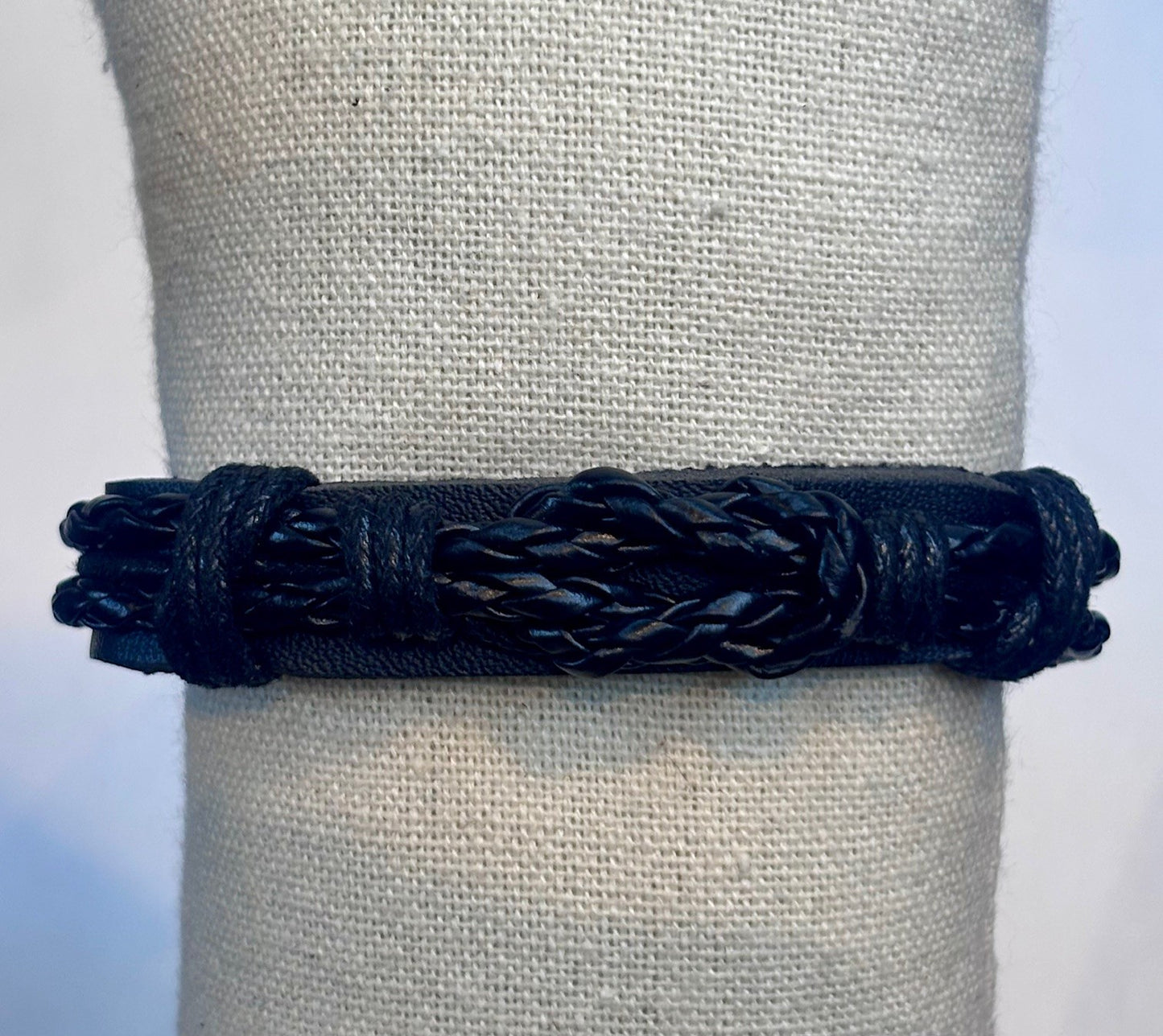 Pulsera “Trenza Nudo” – Fuerza y Estilo en Cada Detalle