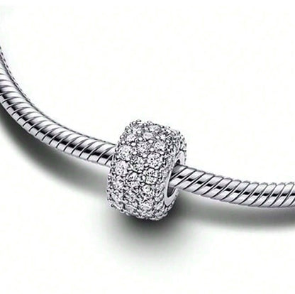 Charm Brillante Pavé – Elegancia y Lujo en Cada Detalle