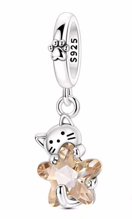 Charm Gatito Abrazando Estrella