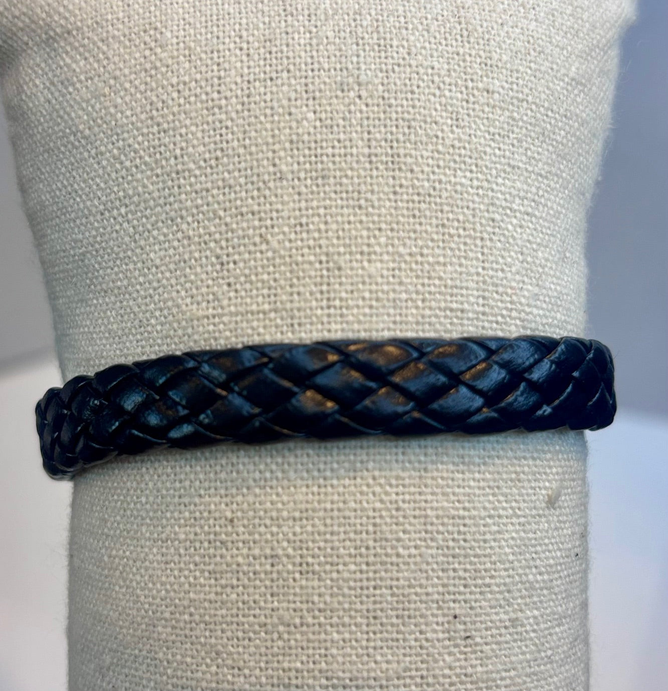 Pulsera “Trenza” – Estilo Clásico, Fuerza Moderna