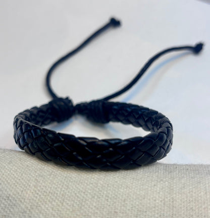Pulsera “Trenza” – Estilo Clásico, Fuerza Moderna