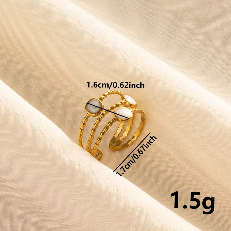 Anillos Dorados con Detalles Nacarados
