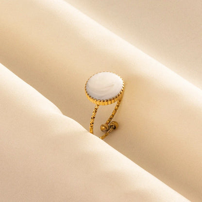 Anillos Dorados con Detalles Nacarados