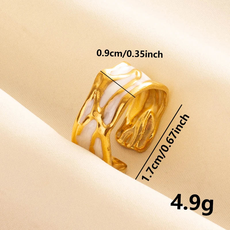 Anillos Dorados con Detalles Nacarados