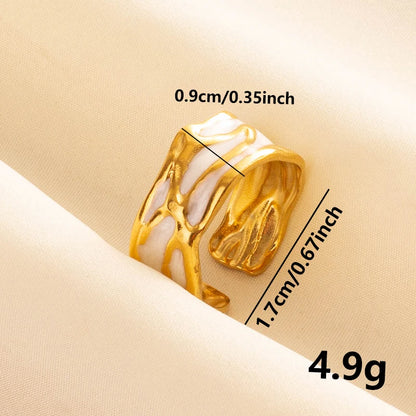 Anillos Dorados con Detalles Nacarados