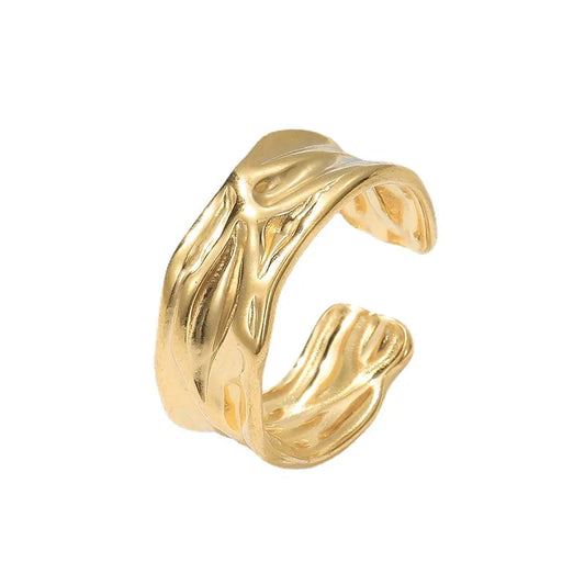 Anillos Dorados Ondas Elegantes