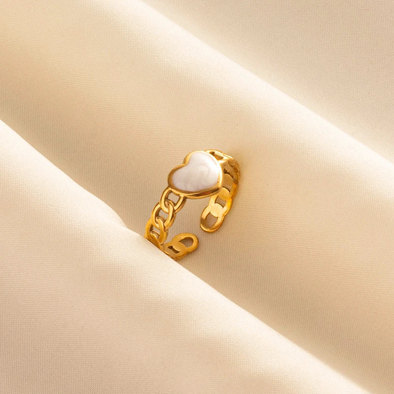 Anillos Dorados con Detalles Nacarados