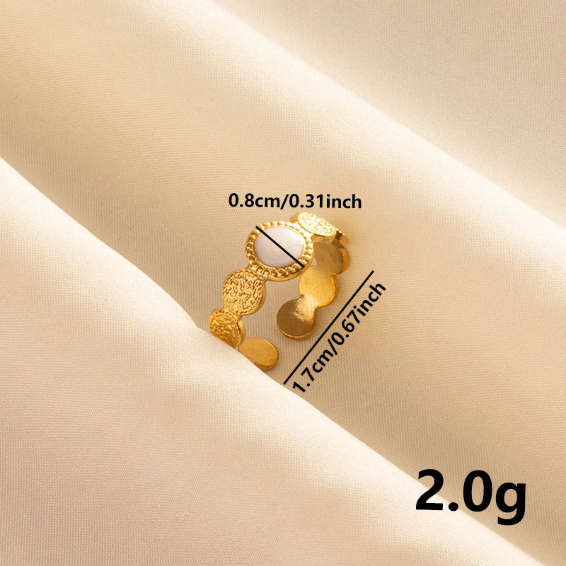 Anillos Dorados con Detalles Nacarados