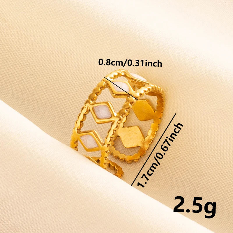 Anillos Dorados con Detalles Nacarados