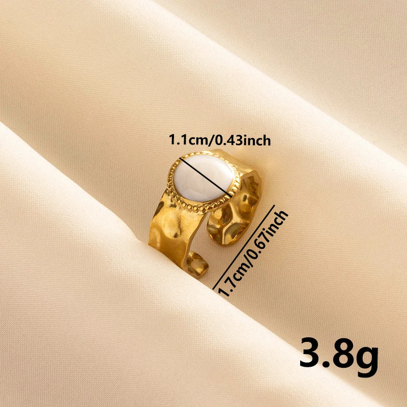 Anillos Dorados con Detalles Nacarados