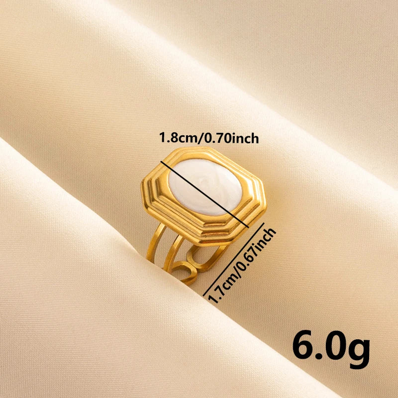 Anillos Dorados con Detalles Nacarados