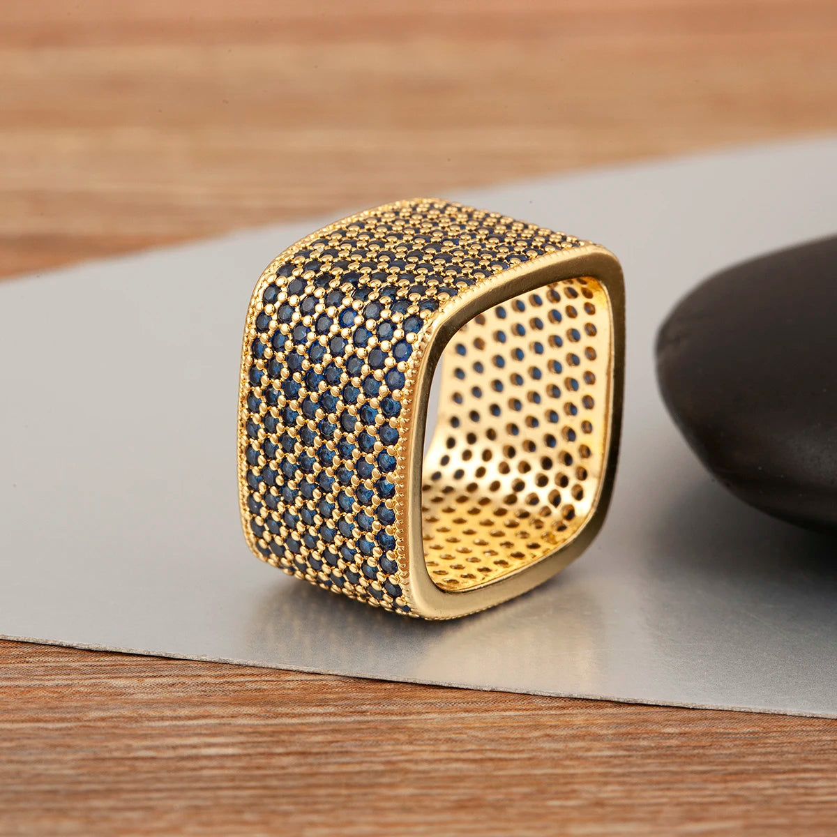 Anillo Glamour Dorado con Cristales