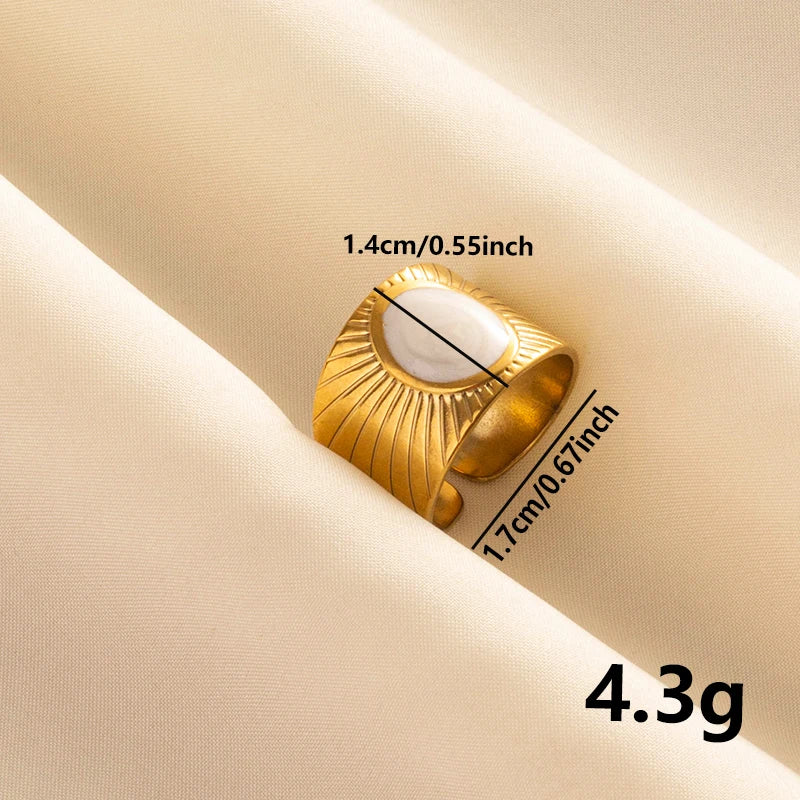 Anillos Dorados con Detalles Nacarados