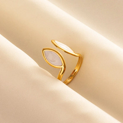 Anillos Dorados con Detalles Nacarados