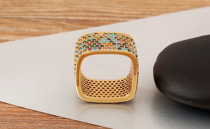 Anillo Glamour Dorado con Cristales