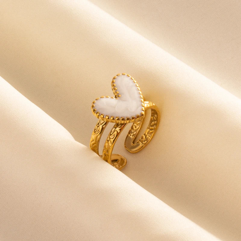 Anillos Dorados con Detalles Nacarados