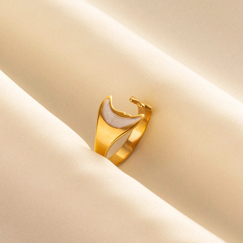 Anillos Dorados con Detalles Nacarados