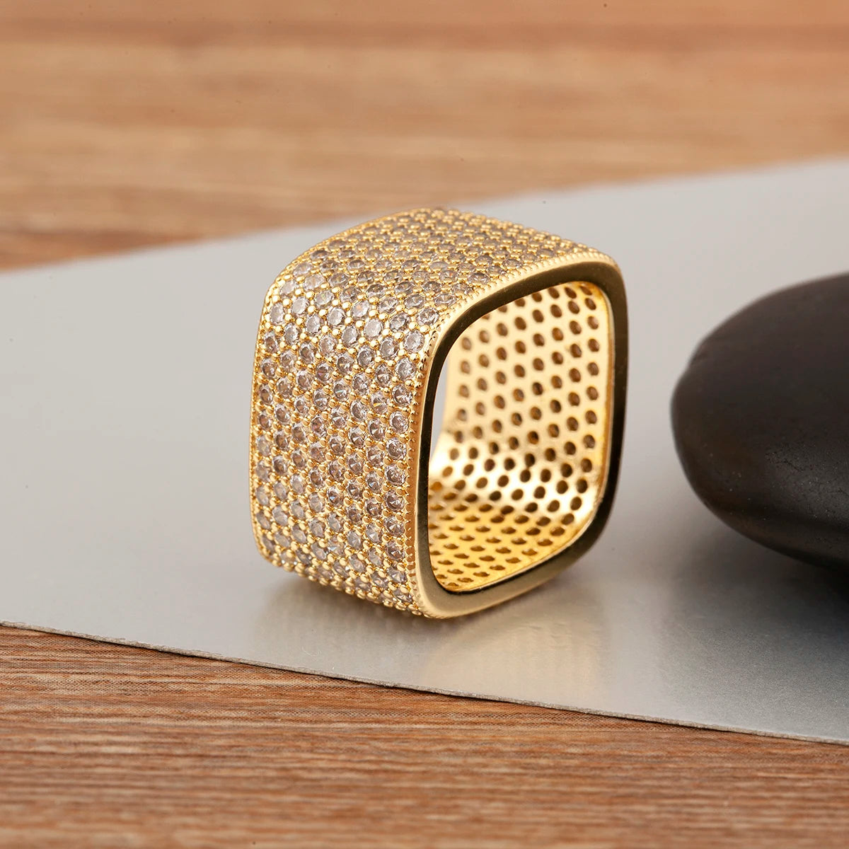 Anillo Glamour Dorado con Cristales
