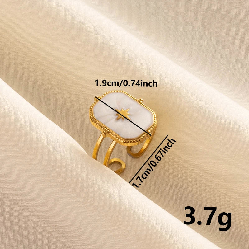 Anillos Dorados con Detalles Nacarados