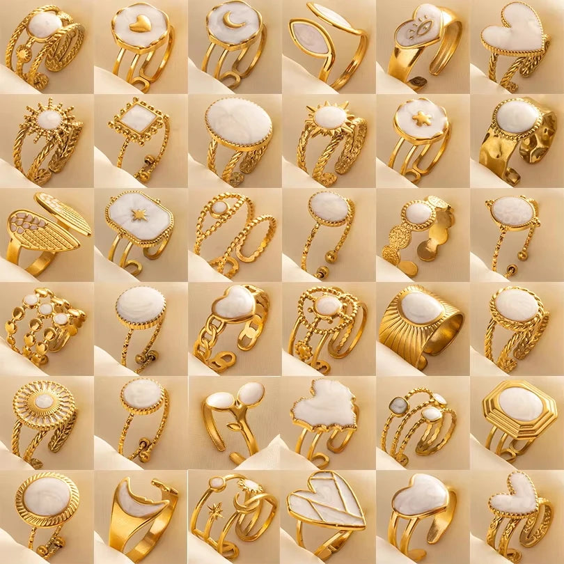 Anillos Dorados con Detalles Nacarados