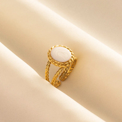 Anillos Dorados con Detalles Nacarados