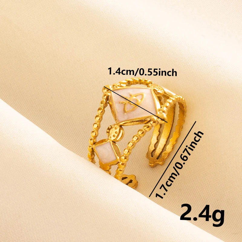 Anillos Dorados con Detalles Nacarados