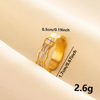 Anillos Dorados con Detalles Nacarados