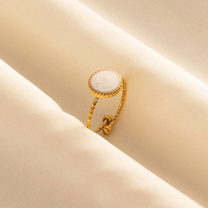 Anillos Dorados con Detalles Nacarados
