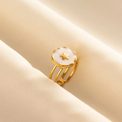 Anillos Dorados con Detalles Nacarados