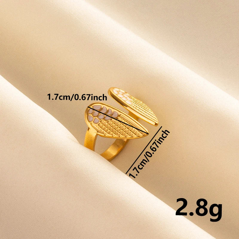 Anillos Dorados con Detalles Nacarados