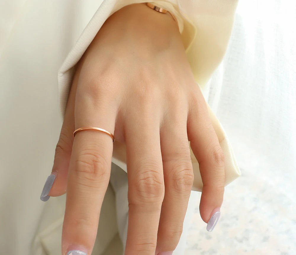 Anillo Fino Minimalista – Elegancia Diaria