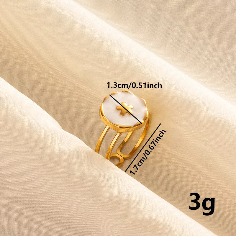 Anillos Dorados con Detalles Nacarados