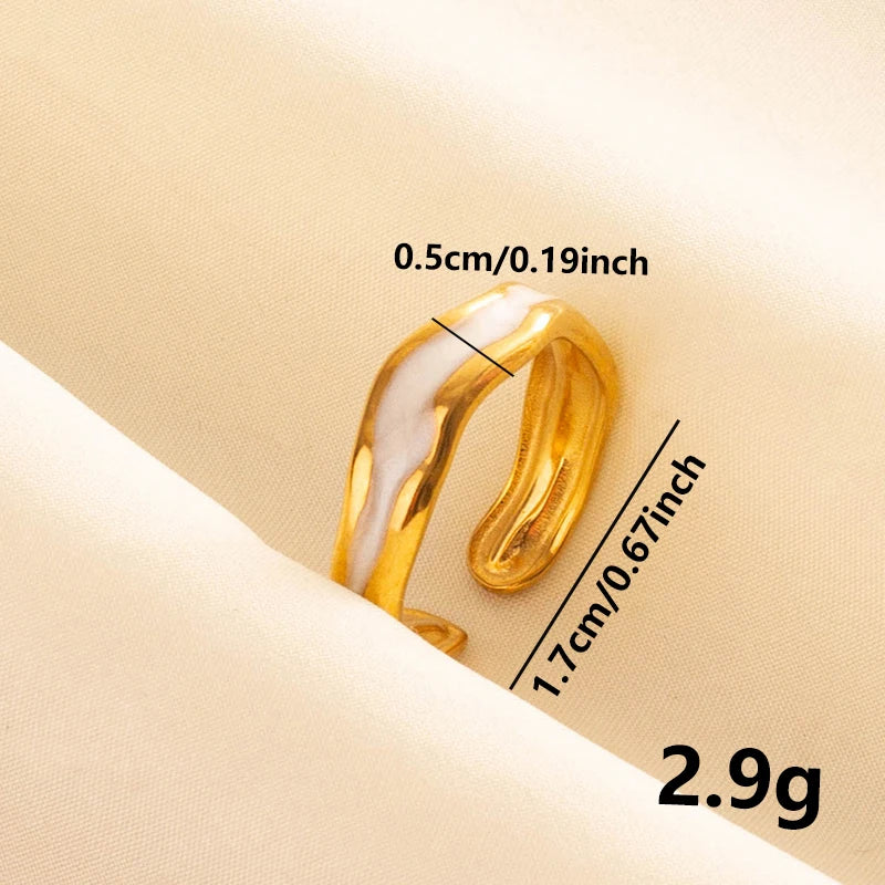 Anillos Dorados con Detalles Nacarados