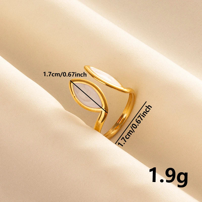 Anillos Dorados con Detalles Nacarados
