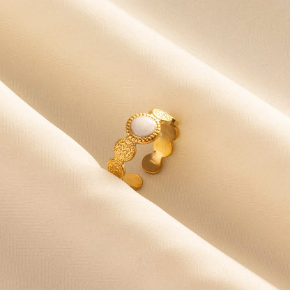 Anillos Dorados con Detalles Nacarados