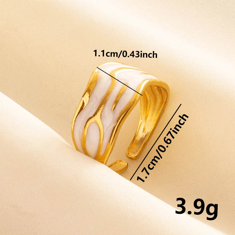 Anillos Dorados con Detalles Nacarados