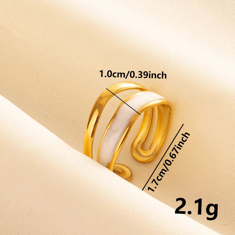 Anillos Dorados con Detalles Nacarados