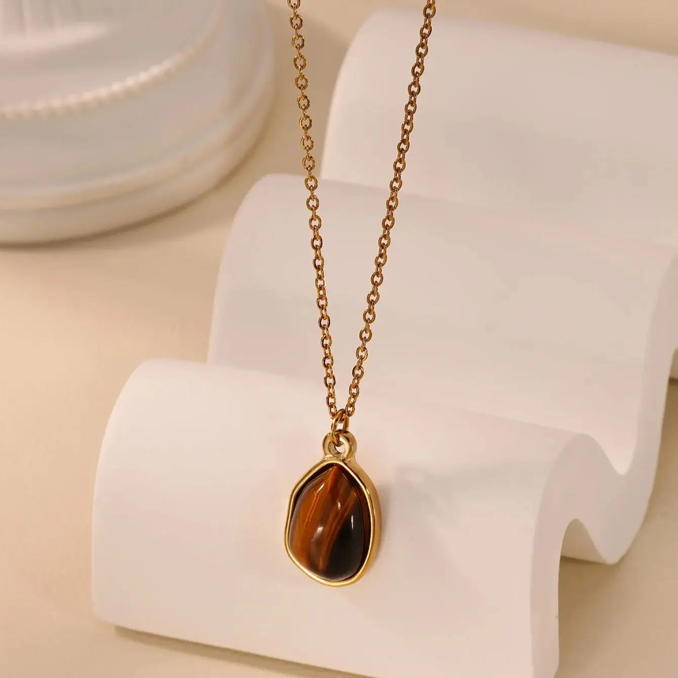 Collar ambar oval
