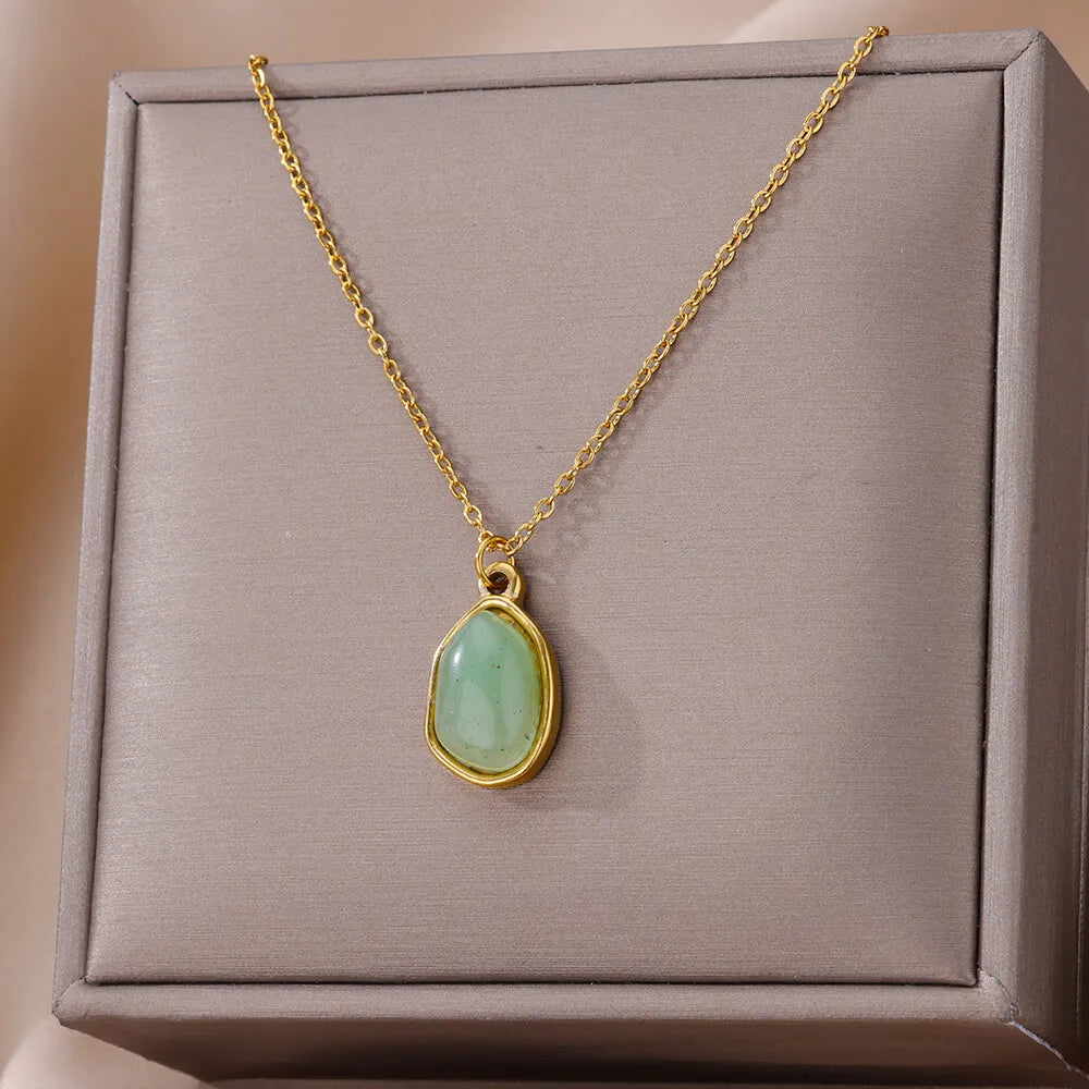 Collar ambar oval