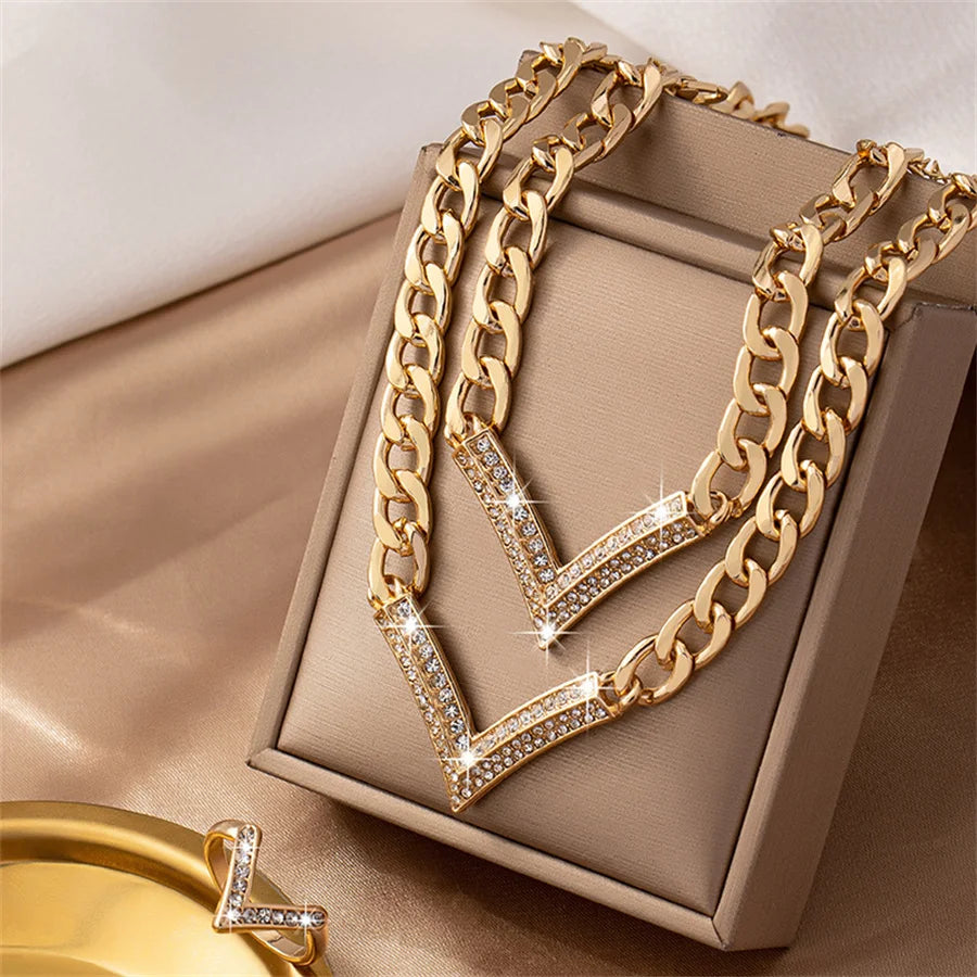 Collar V Luxury