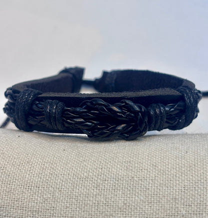 Pulsera “Trenza Nudo” – Fuerza y Estilo en Cada Detalle